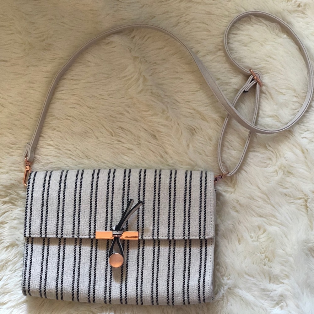 Like new w/o tags Foldover Crossbody Clutch Purse